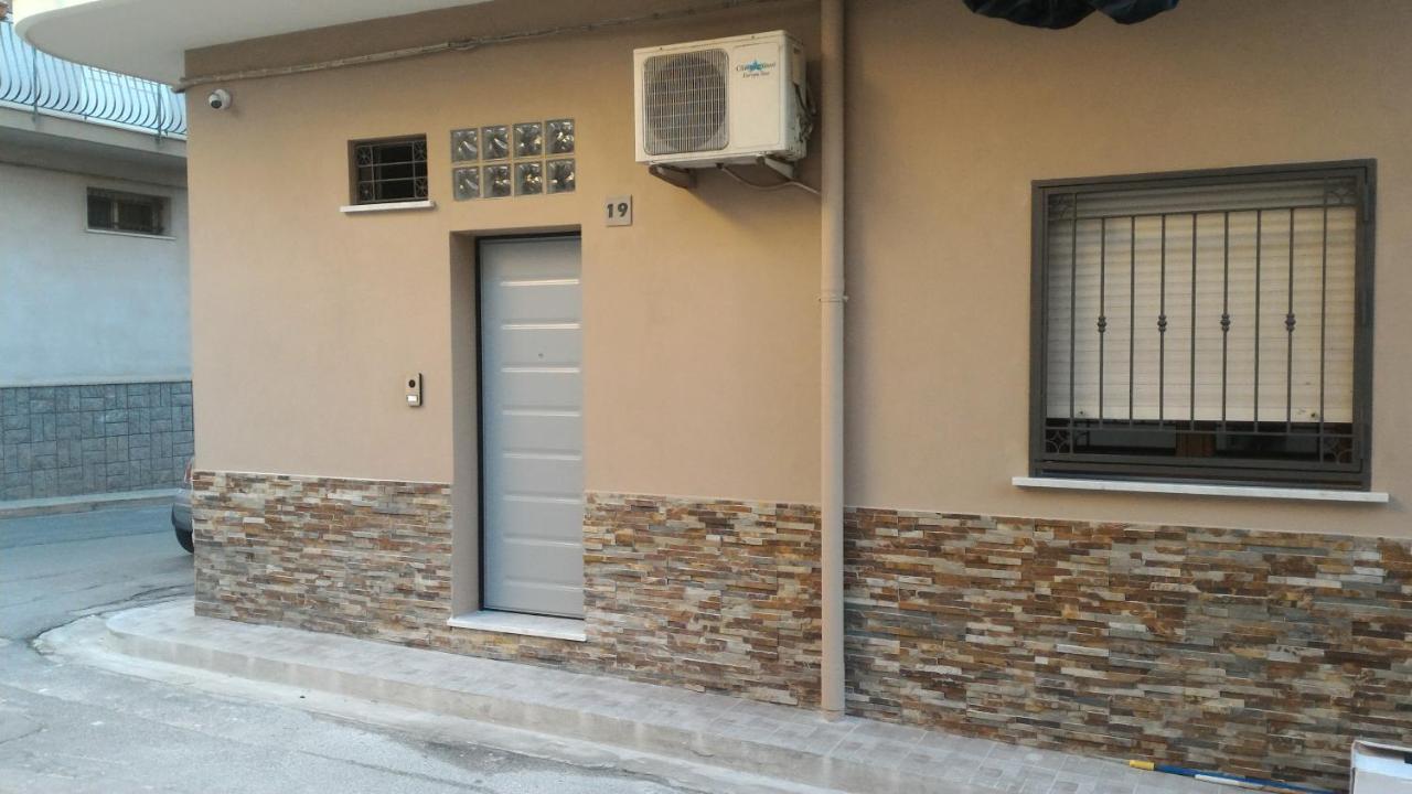 B&B A Casa Dell'Artista Casteldaccia Bagian luar foto